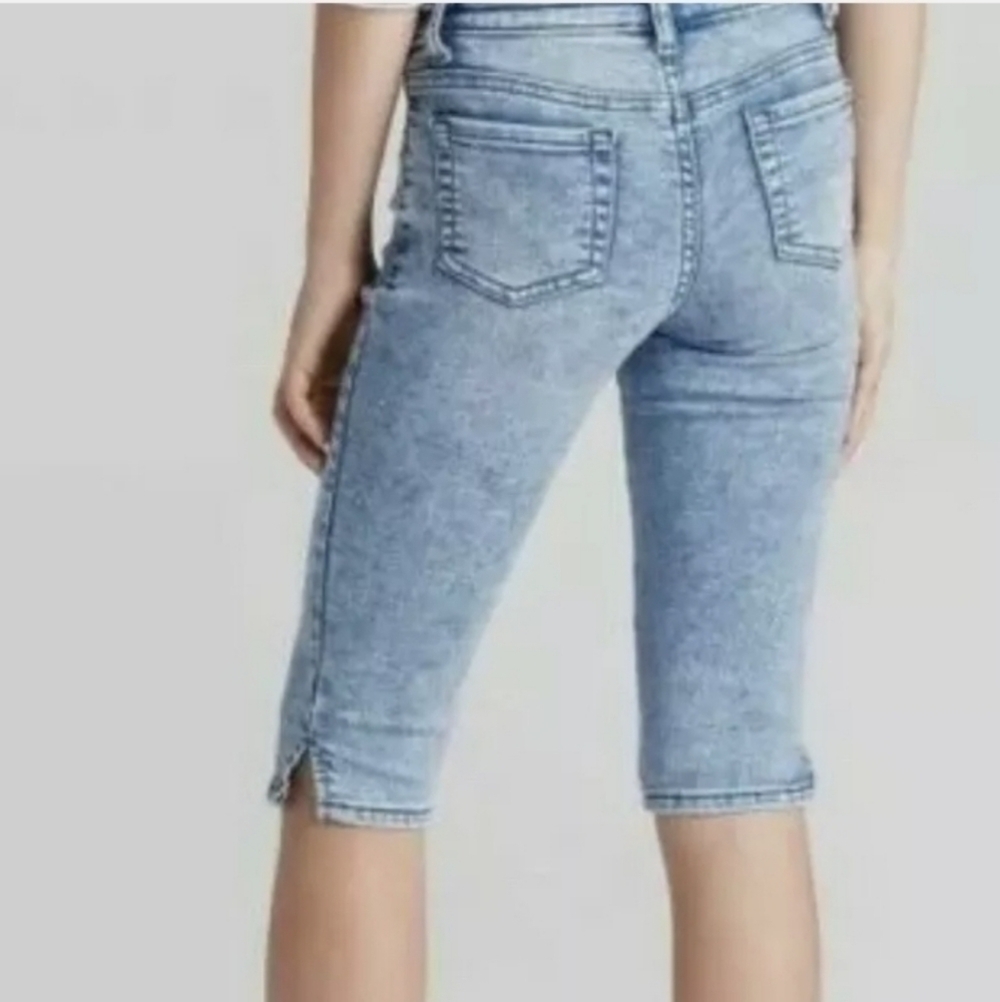 Ultimate Stretch Capris - Picture 2 of 5